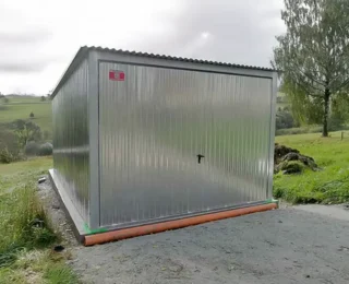 Garaj din tablă 3x5m -Eurostal - galvanizat, cu poarta ridicata