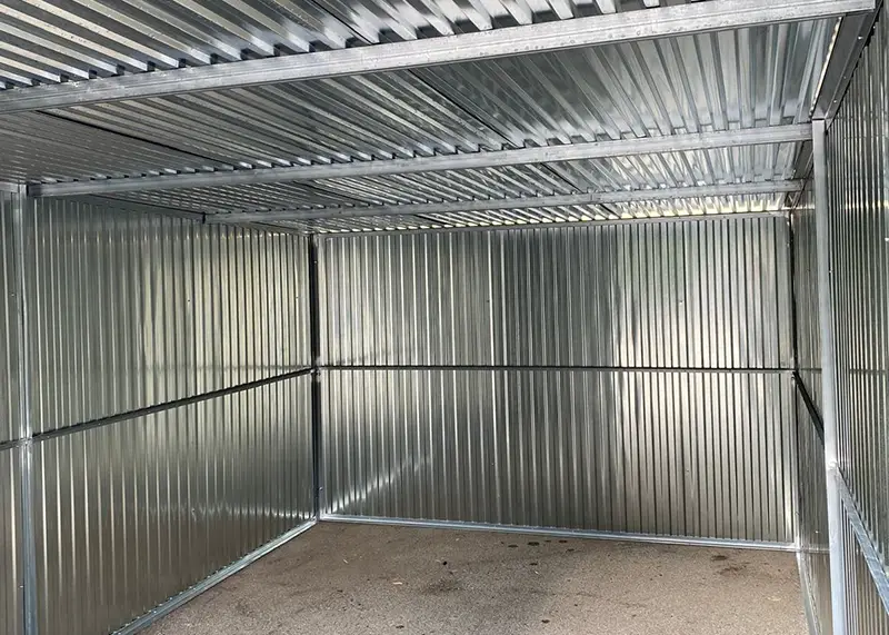 Construcție galvanizată de garaj din tablă cu panta acoperișului spre spate - Eurostal