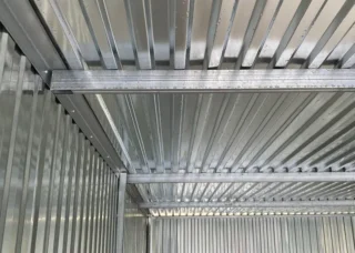 Construcție galvanizată de garaj din tablă cu panta acoperișului spre spate - Eurostal