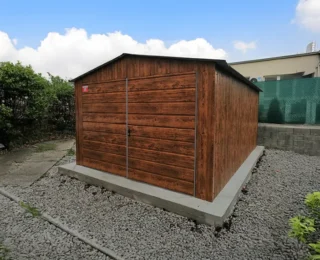 Garaj din tablă 3.5x5m, poartă cu două aripi panou larg, nuc închis