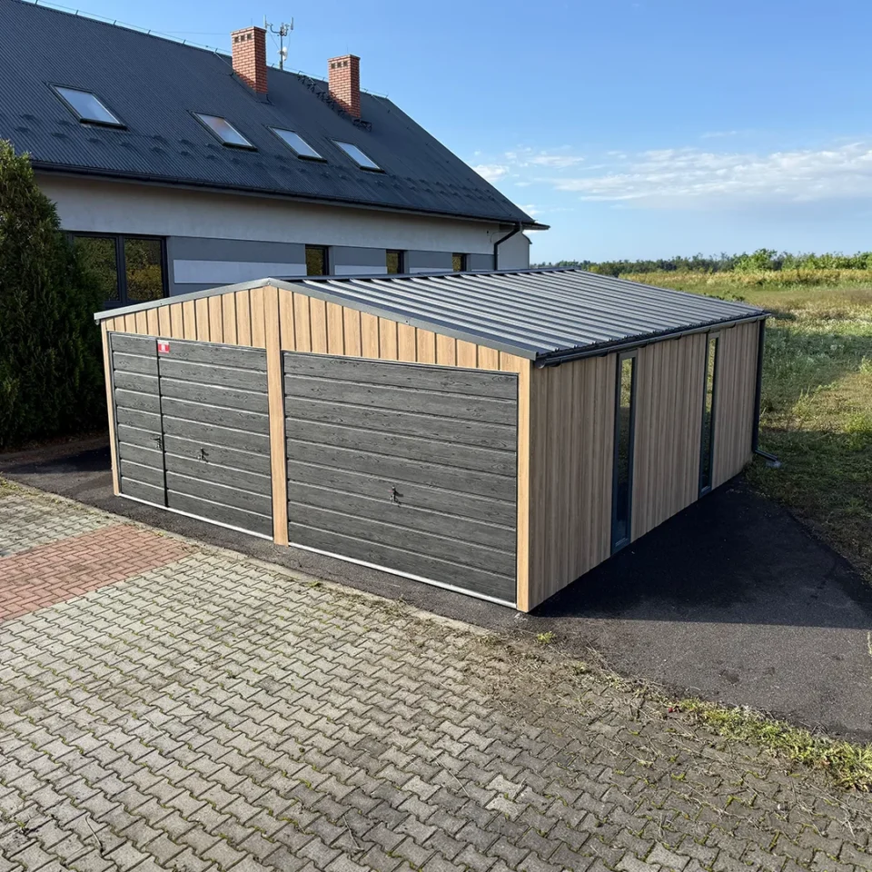 Garaj metalic dublu 6x6m cu acoperis in doua pante stejar Winchester si grafit mat